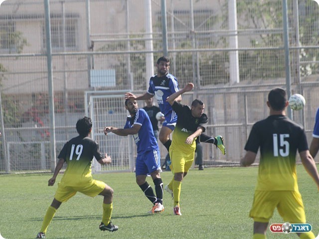 הראל פולק ומוחמד אבו חמיס במאבק אווירי (מיכה פישנזון)